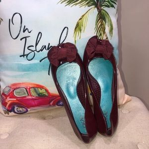 Oka-B Burgundy Rubber Tie Flats Size 6 Excellent Condition